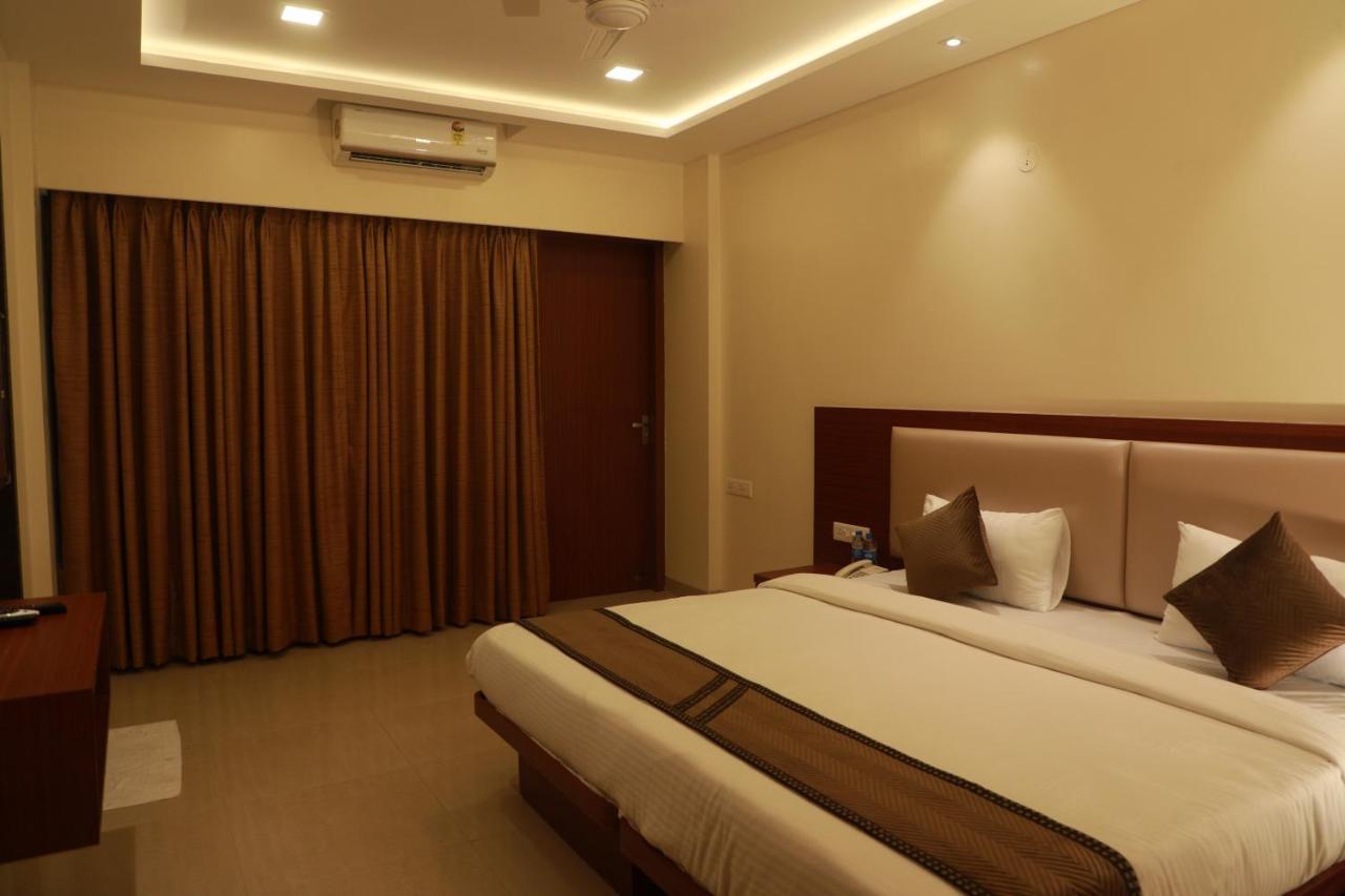 Serenity By Monarch, Baner Pune Méribel Village Exterior foto